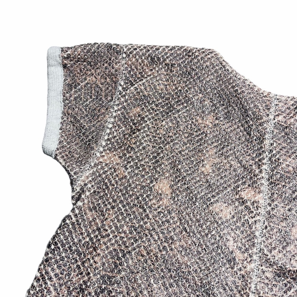 Yamamay Gray & Pink Textured Short Sleeve Sweater - Picture 2 of 8